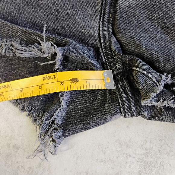 Levi's 501 Distressed Denim Shorts Women's 31 Waist Black Button Fly High Rise - Picture 11 of 13